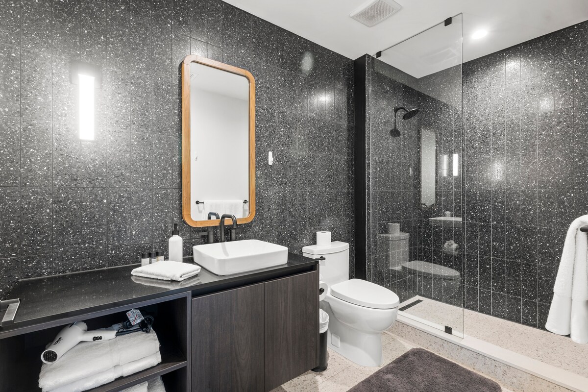 Riverside Condo | Luxury High-Rise + Rooftop Pool!