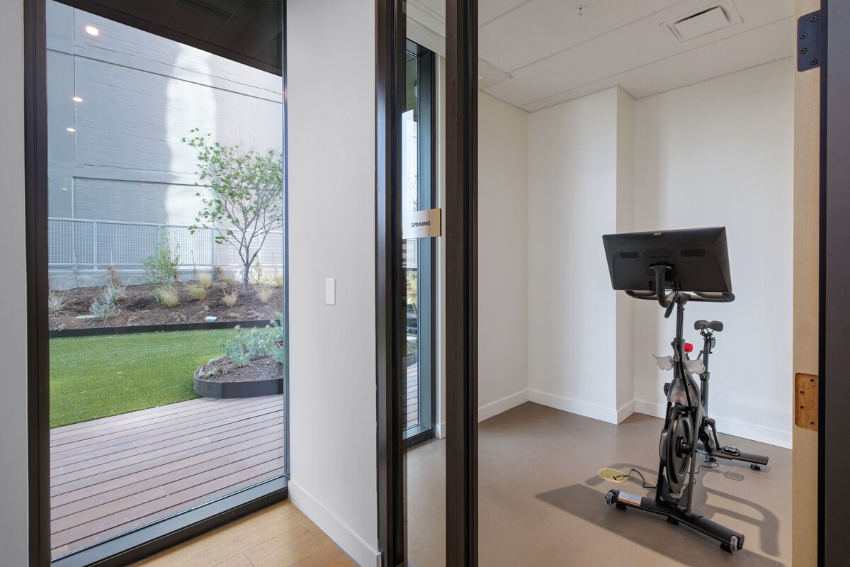 Riverside Condo | Luxury High-Rise + Rooftop Pool!