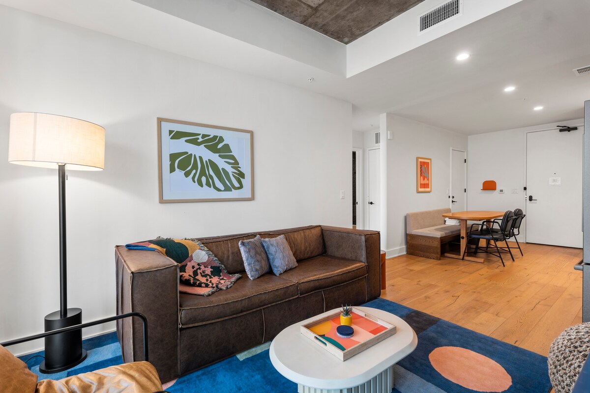 Riverside Condo | Luxury High-Rise + Rooftop Pool!