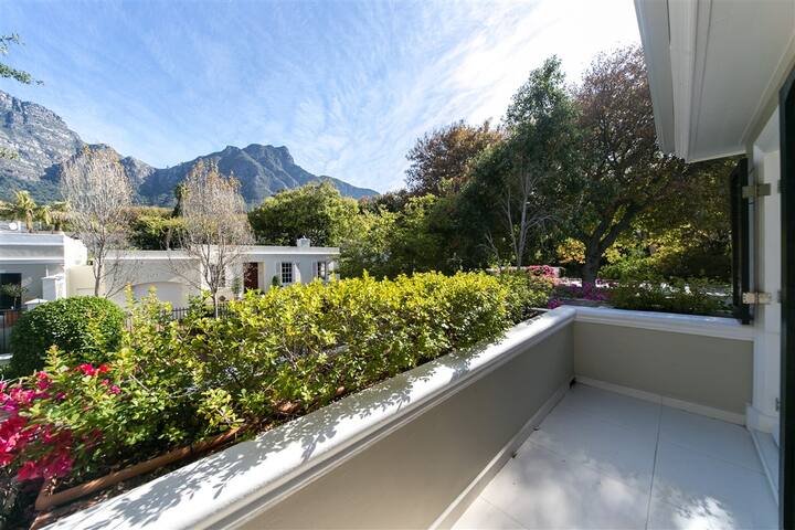 Magnificent House with Garden & Mountain View gallery image 5