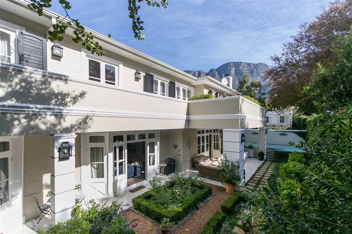 Magnificent House with Garden & Mountain View
