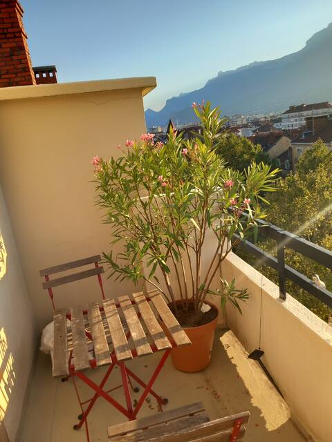 quiet, view in hyper center, train station within walking distance