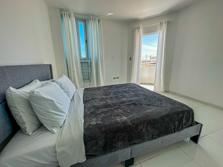 Apartamento Con Ascensor Y Estacionamiento Privado - Arecibo