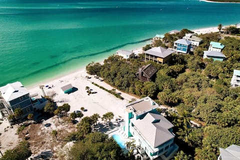 Ocean Paradise: On the Beach!