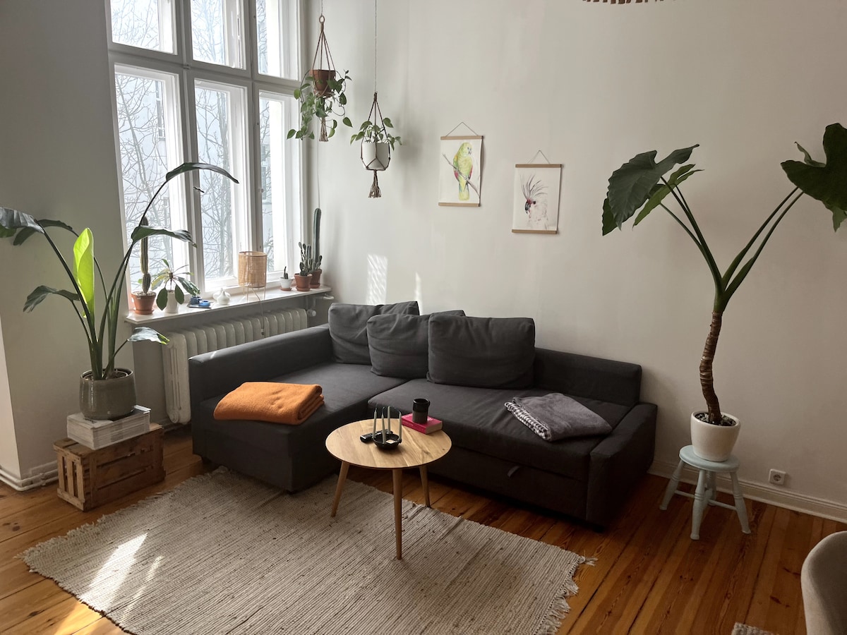 Top performing Airbnb: Great, quiet old building apartment 70 sqm with balcony in Wilmersdorf