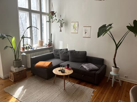 Top performing Airbnb: Great, quiet old building apartment 70 sqm with balcony in Wilmersdorf