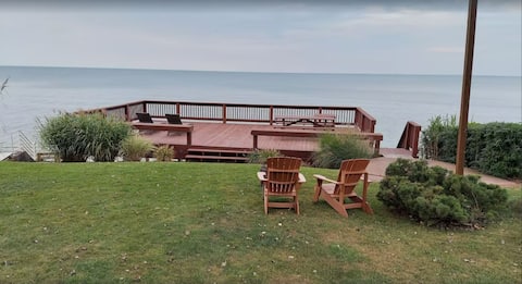 Lakefront -4BR w/Hot Tub & Sauna
