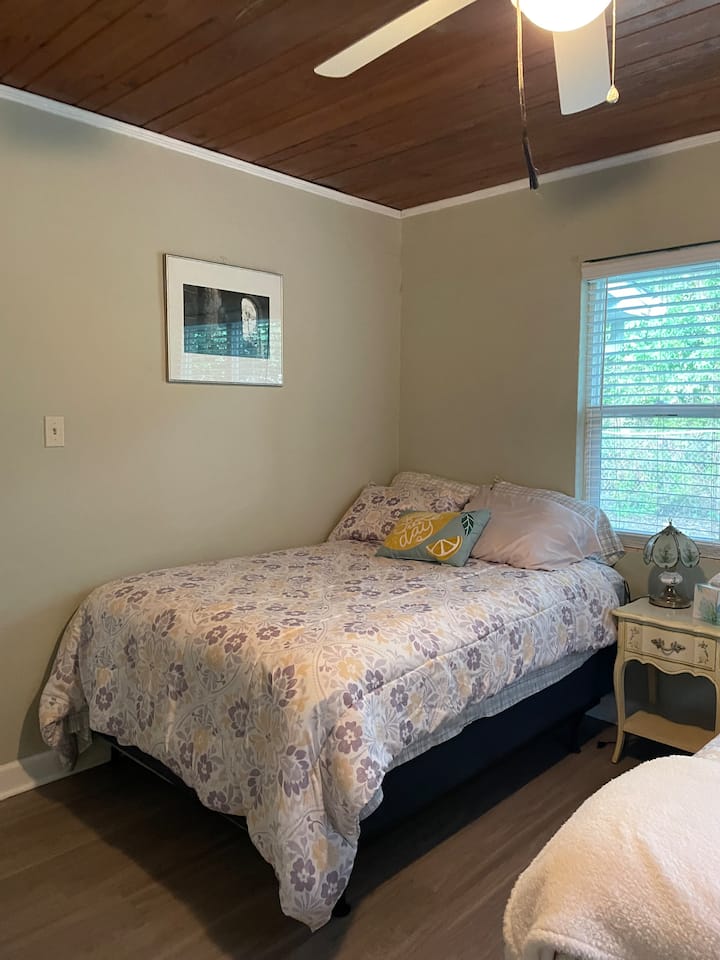 Ორადგილიანი საწოლი.