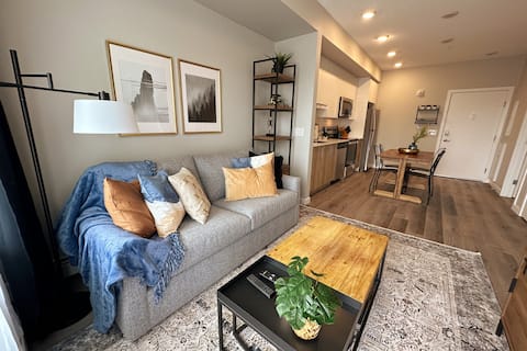 Popular Airbnb listing: Stylish condo near Downtown Calgary in Inglewood
