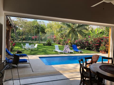 Popular Airbnb listing: Casa H Golondrinas Pool/Garden/Privacy in Ixtapa Zihuatanejo