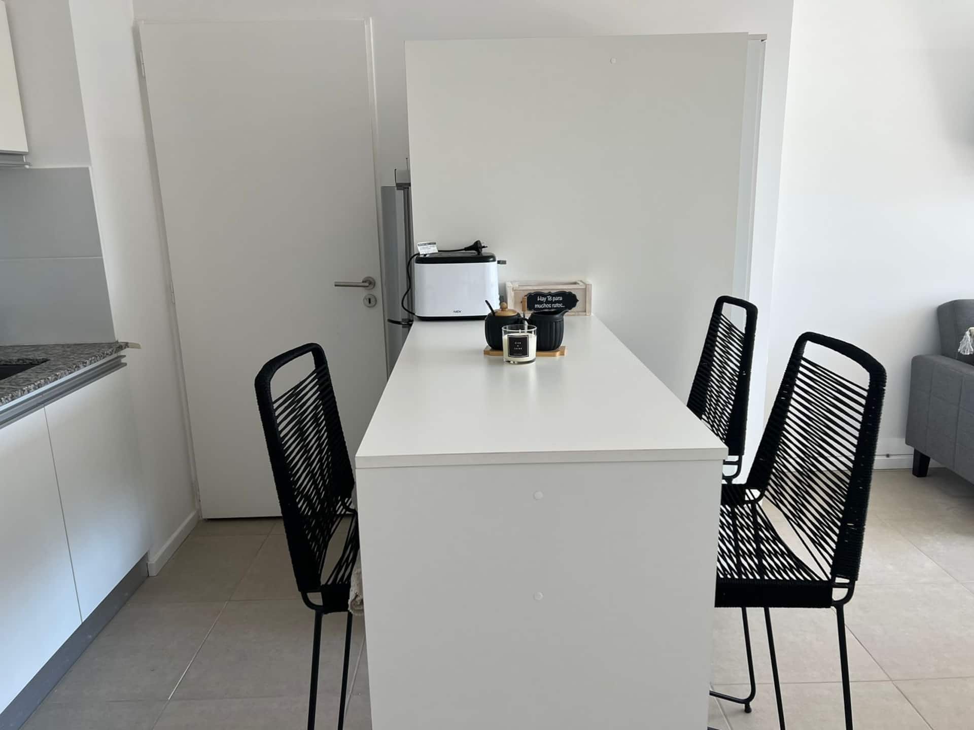 2 blocks from UADE, new apt w/parking