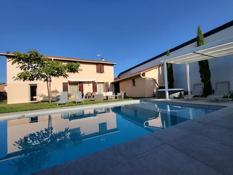 Studio with private pool near Lyon