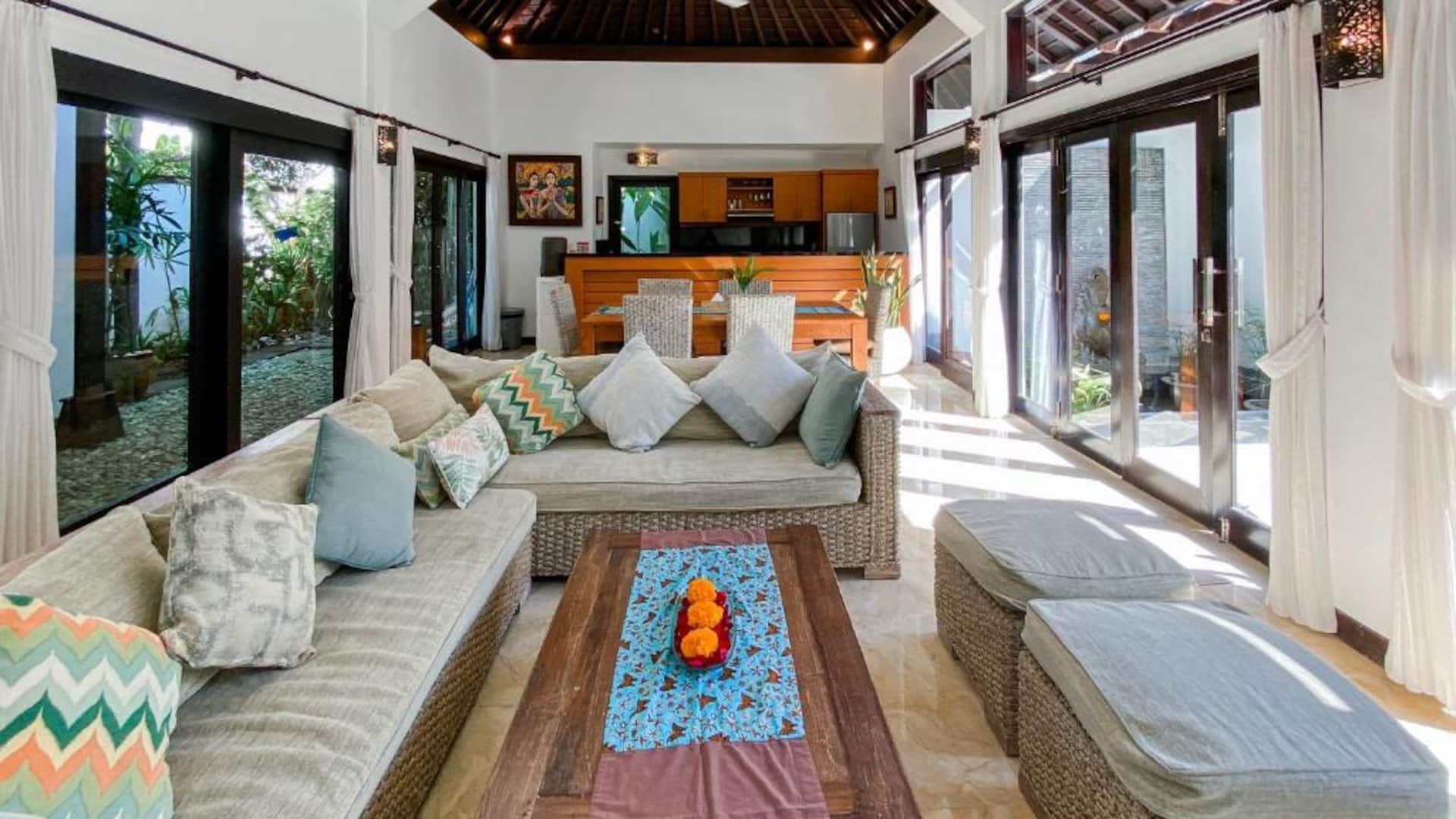Grand Homestyle Sanctuary 3 Bedroom Private Villa in Nusa Dua 3