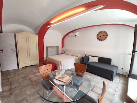 Airbnb con migliori performance: Ninsòle - Spacious Studio in the Center of La Morra a La Morra
