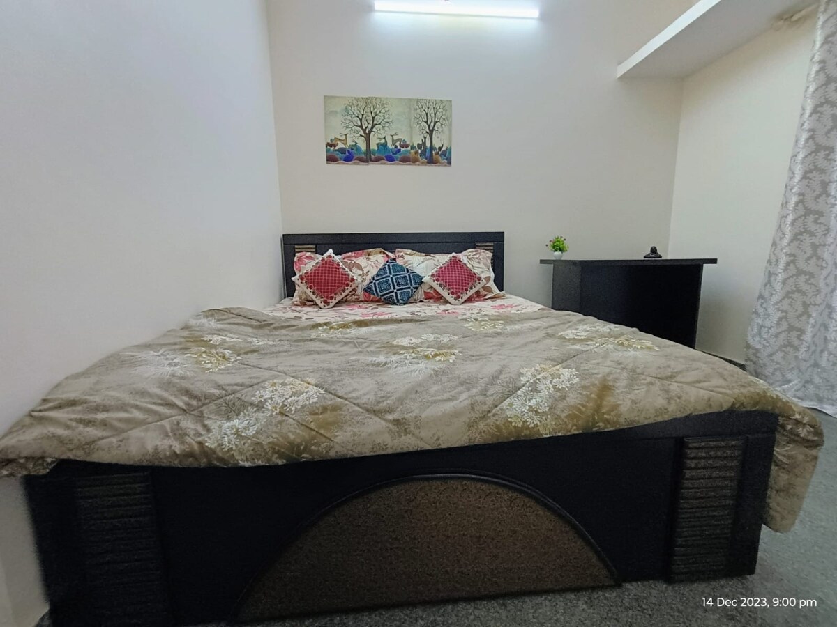 标准双人床，配备优质的物品和pellow