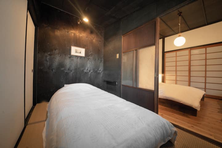 Შენობა A

Ერთადგილიანი საწოლი (1)

> განთავსდება მაქსიმუმ 1 ადამიანი

< 2F საწოლის ფართობი >

1 ერთადგილიანი საწოლი