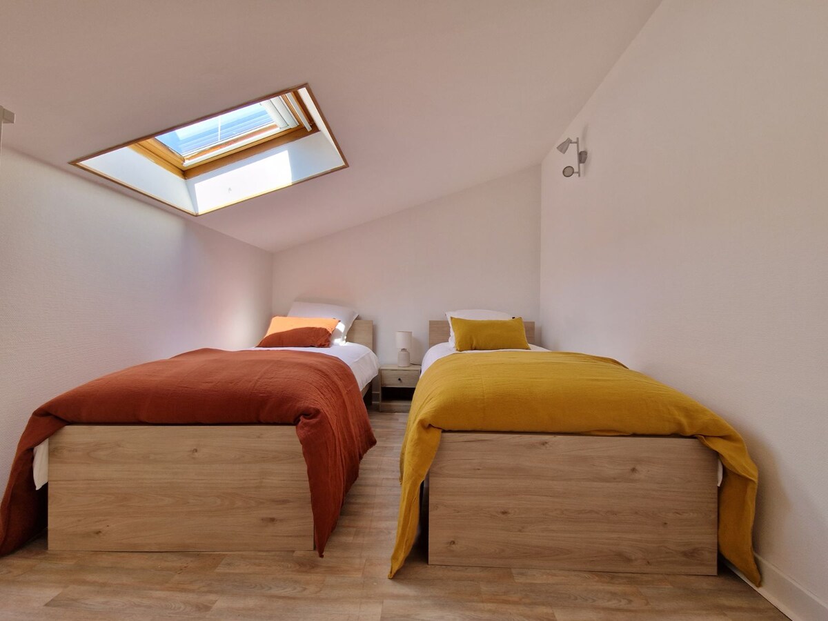 Dormitorio con dos camas de 90