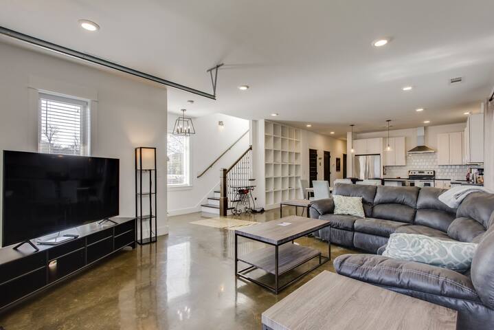 Nashville’s Ideal location 7Bed/3Bath in NEW house