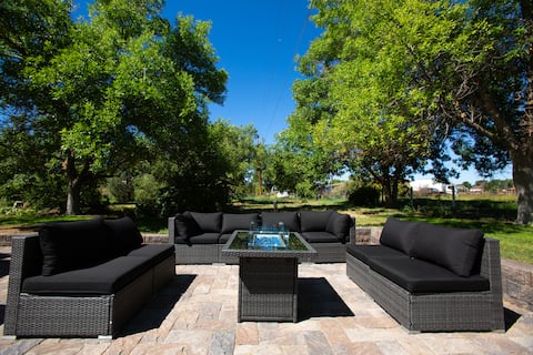 5 Br Peaceful Farmhouse with private Hot Tub