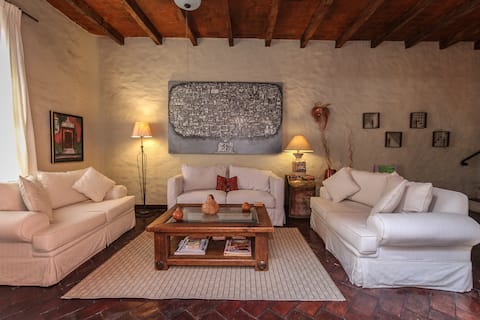 Popular Airbnb listing: Colonial Property in San Miguel | Parking Included in San Miguel De Allende