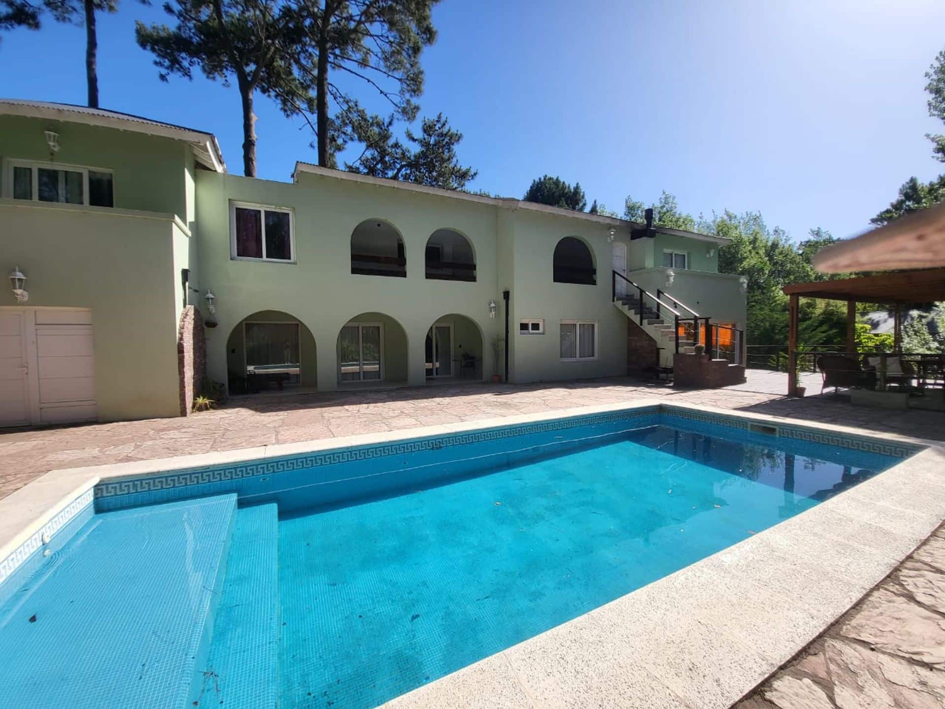 House 16 pax, with solar heated pool and a/c