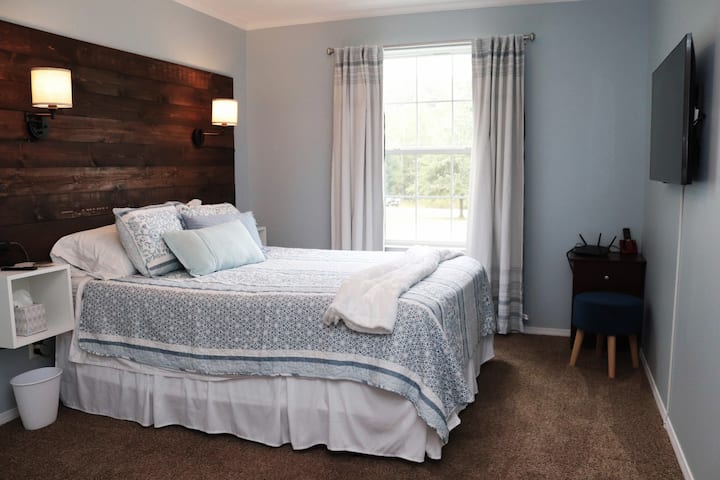 At the opposite end of the cabin, bedroom 2 has a queen size bed and 43” smart TV