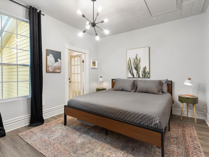 غرفة نوم ثانية مع حمام داخلي 