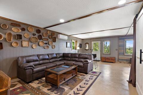 Top Airbnb: Private Retreat • Fire Pit • Deck • Mountain Views in Foscoe