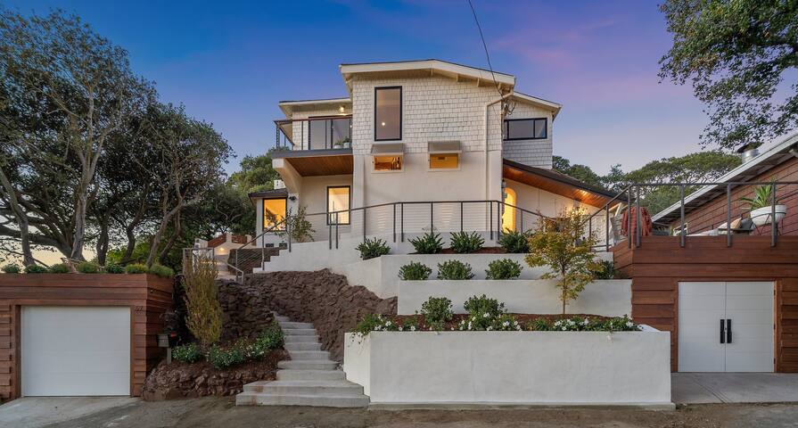 Private hilltop 3-4 bd estate in Upper Rockridge