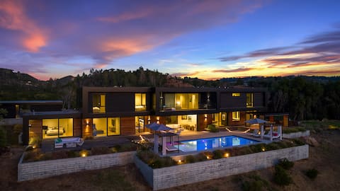 Calistoga Valley Mansion w/ Pool & Hot tub Tennis