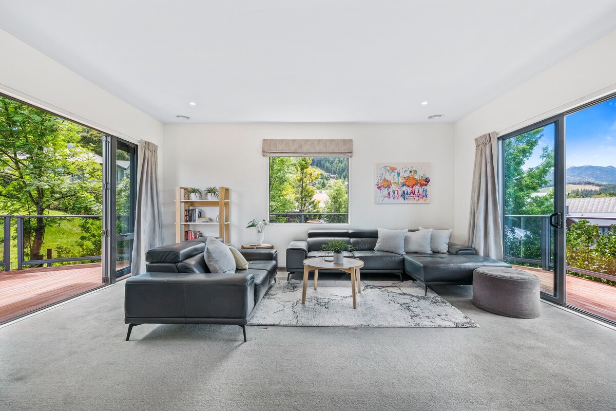 Popular Airbnb listing: Hanmer Panorama in Hurunui District West