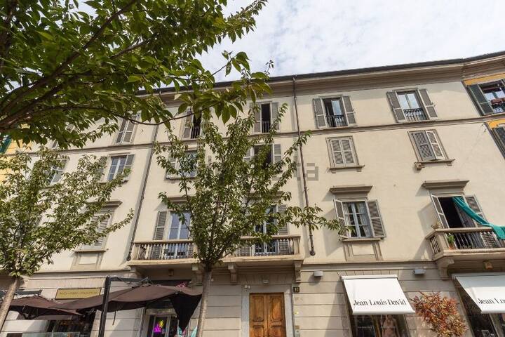 Charming apartment in a vibrant neighborhood gallery image 2