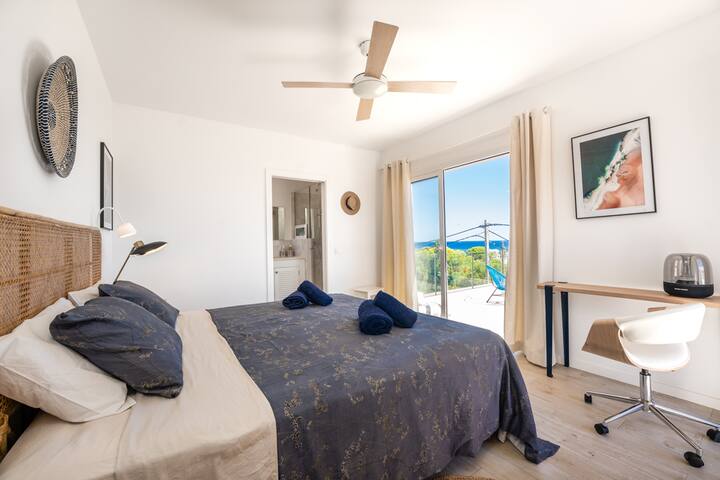 Acogedora villa con vistas en Punta Prima, Menorca gallery image 5