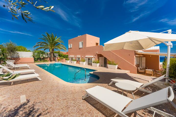 Acogedora villa con vistas en Punta Prima, Menorca gallery image 3