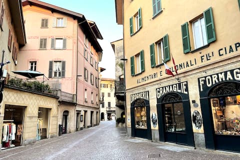 Large Three-Room Apartment in the Historic Center