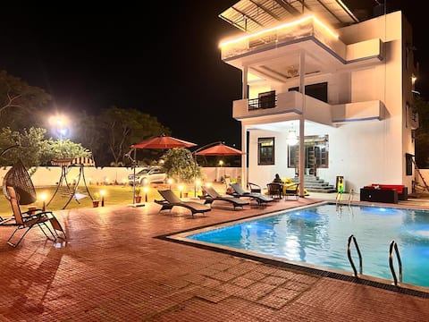 Ira's Paradise - Luxury Villa with Infinity Pool
