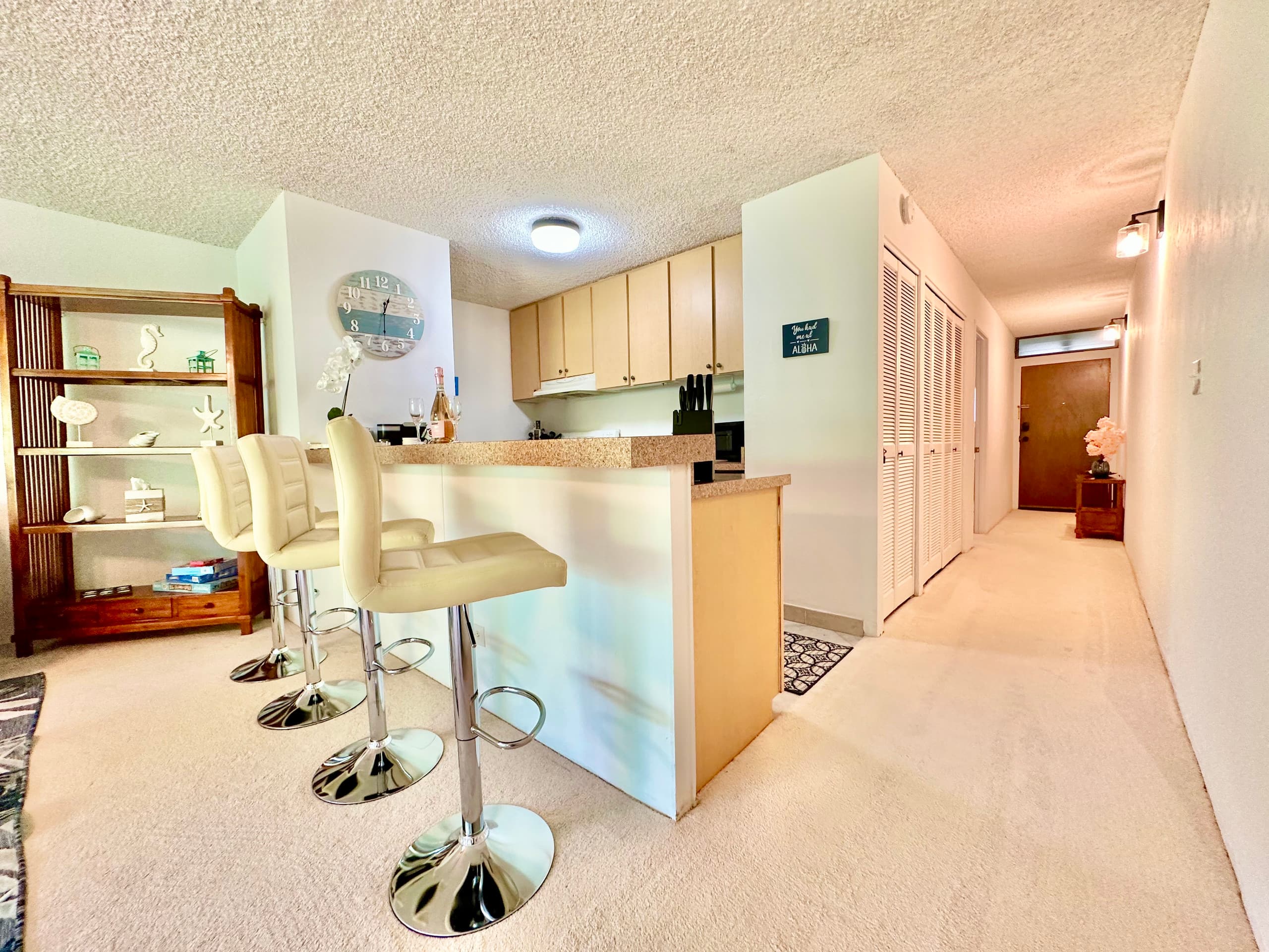 Private, 5 minutes to downtown & beach - Photo 8