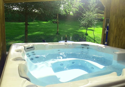 Lodge with hot tub near Keswick & The Lakes