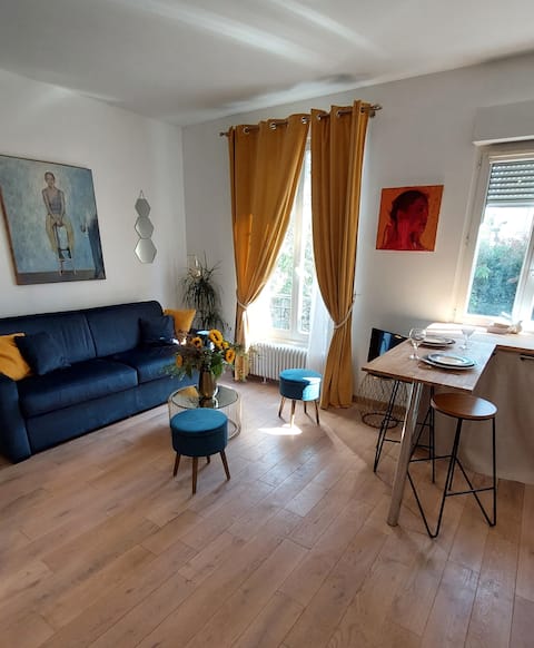 Charming studio in Vincennes a short walk from Paris