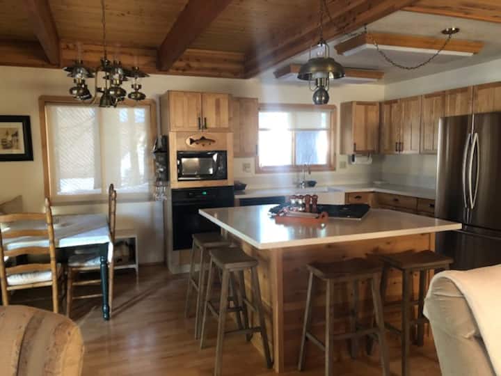 Lake Almanor/Clear Creek Cabin Retreat