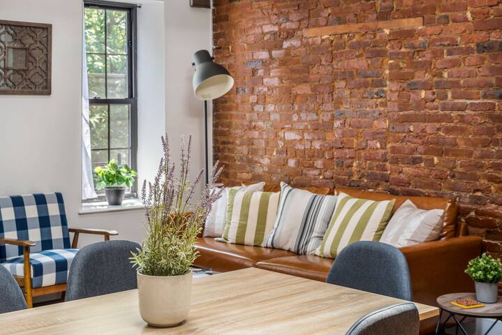 Cozy Duplex Brownstone in Brooklyn, close to city