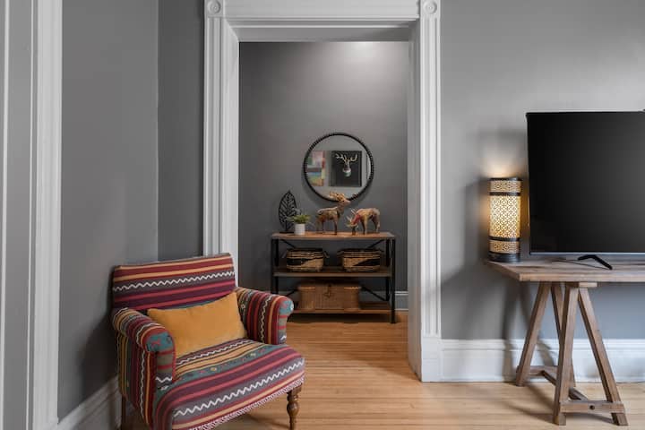 Spacious & Stylish 1 Bedroom - Summerfest - Milwaukee