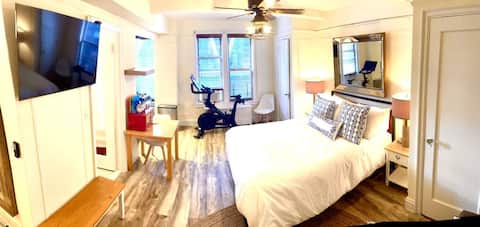 Top Airbnb: Charming studio by Central Park in Manhattan