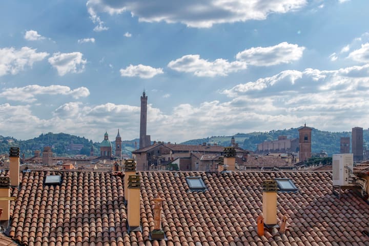 Rooftop – Over the Roofs of Bologna