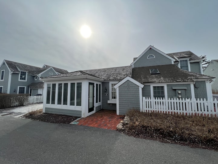 Perfect Maushop Cottage-1 Bed - Mashpee, MA