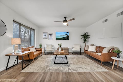 5BR Retreat! Game Room * Patio * Grill - Spacious!