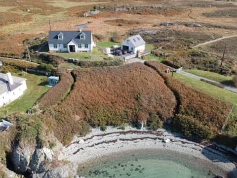 Borth Esgob, perfect location