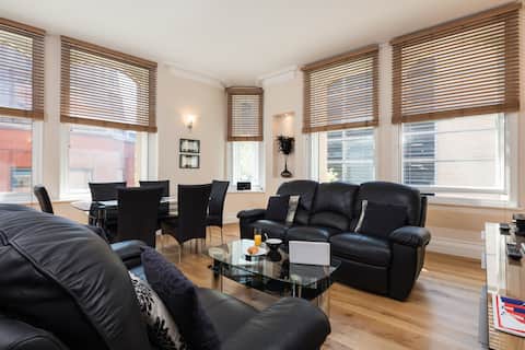 Successful Airbnb property: Manchester City Centre Contemporary Apartment in Piccadilly & Northern Quarter