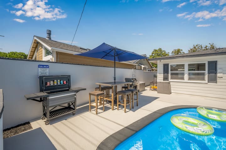 Coastal Chic Haven: pool, billiards near beaches gallery image 2