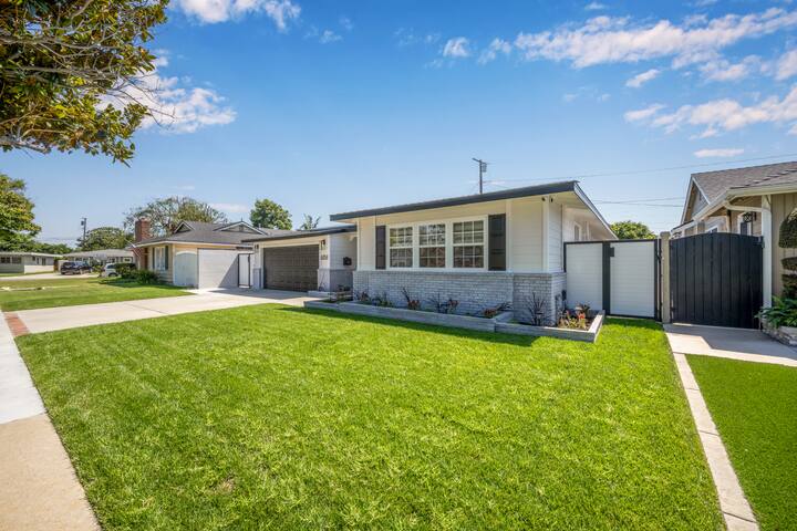 Coastal Chic Haven: pool, billiards near beaches gallery image 3